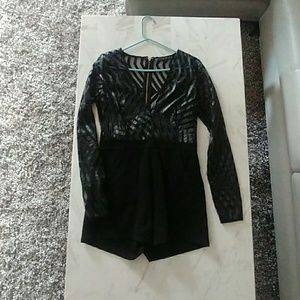 LAST 1!❗🔽Black chevron pattern sheer Romper